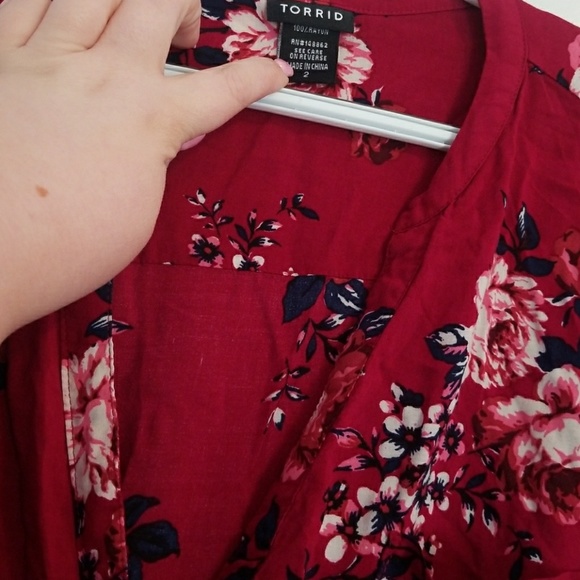 Floral top - Picture 2 of 3